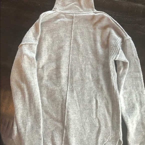 OFFERS WELCOME 
2 available Grey or White oversized mock turtleneck Gap sweater - Picture 7 of 9